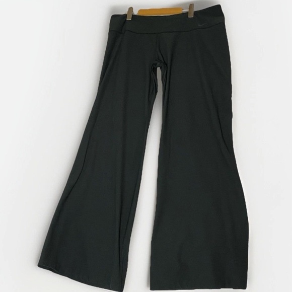 Nike Wide Leggings Track Pants Womens Size XL Dri Fit Black Mid Rise Athleisure - Picture 1 of 9